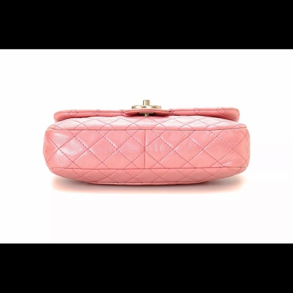 Chanel Bag in Iridescent Pink Leather w/Jewels - Picture 5 of 12